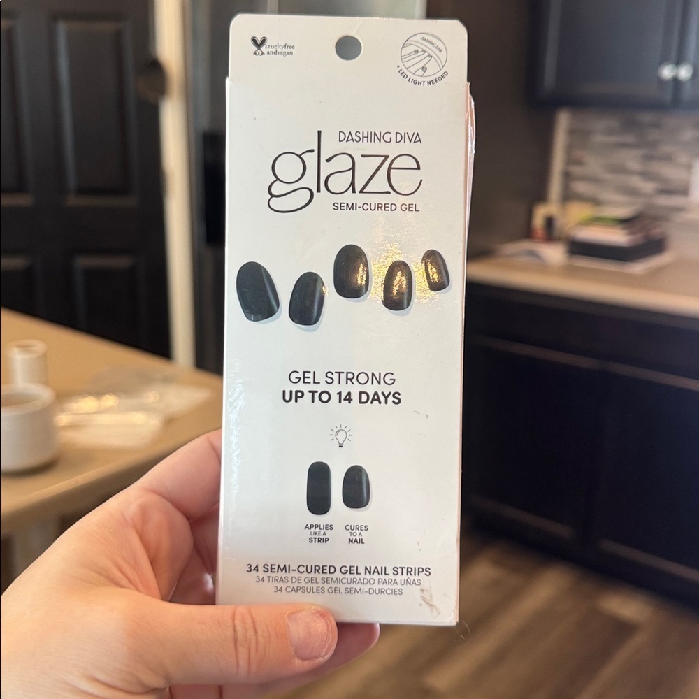 Glaze Semi-Cured Gel Nail Strips - dark green - Picture 2 of 3